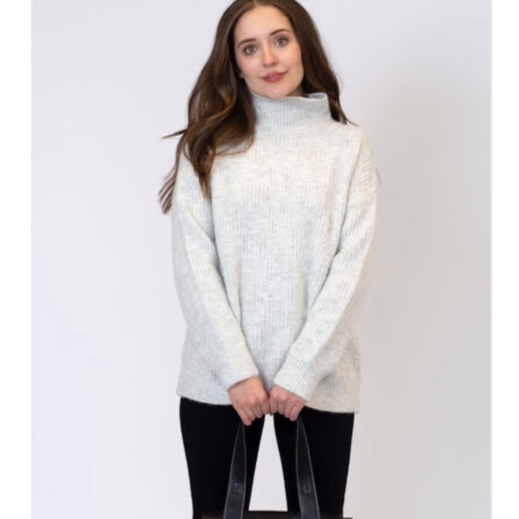 Lyla + Luxe
Cosmo Mock Neck Ribbed Sweater - Picture 2 of 5